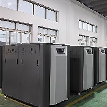 Aké sú podmienky pre inštaláciu plne predmiešaného teplovodného kotla